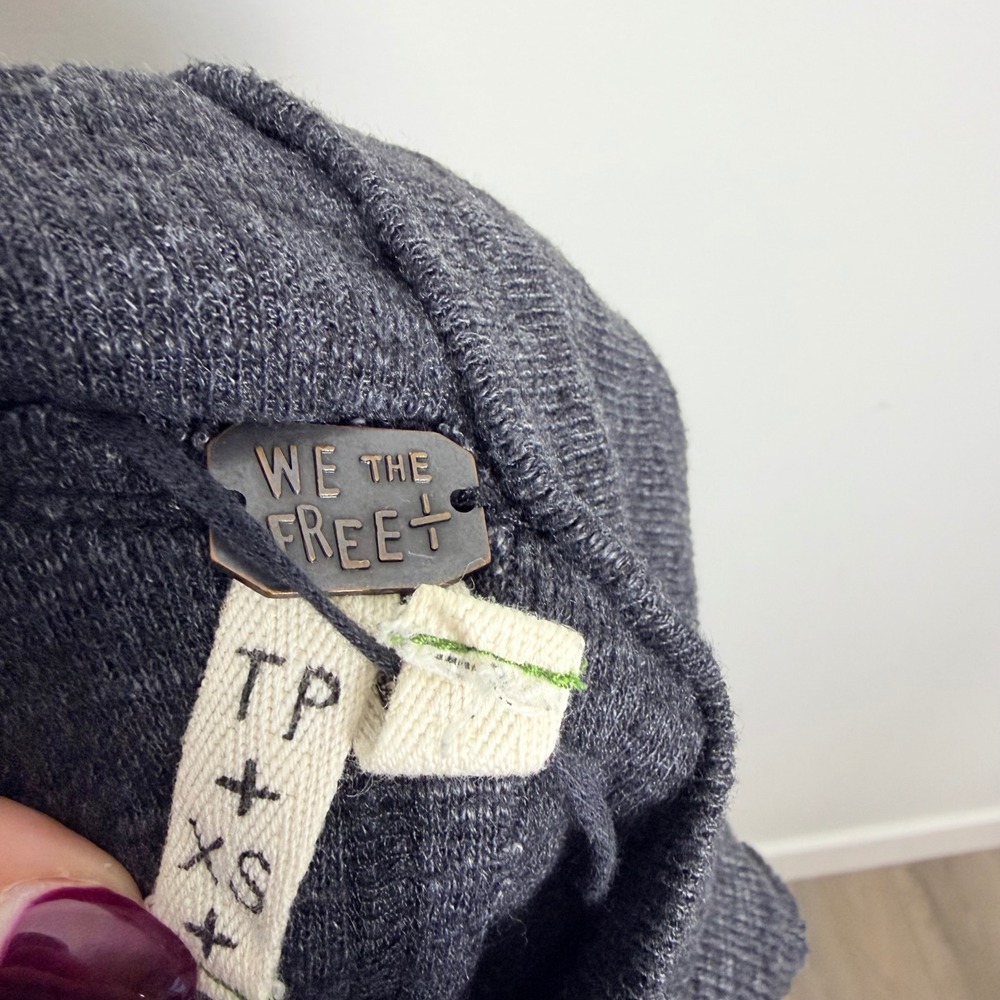 Free People We The Free Grey Long Sleeve Turtleneck Split Back Sweater‎ XS - Picture 6 of 7
